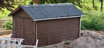 Houten tuinschuur / garage beschikbaar voor biedingen