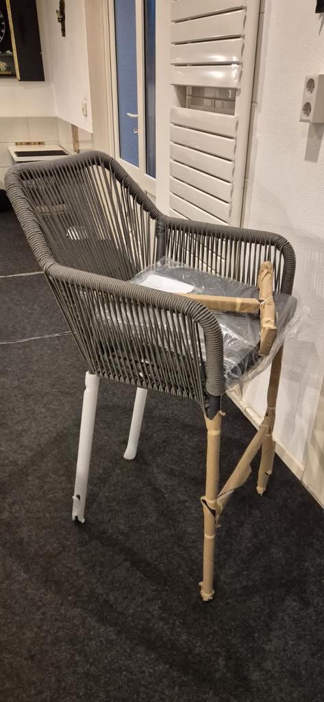 Stijlvolle barkruk, Huis en Inrichting, Barkrukken, Zo goed als nieuw, 60 tot 90 cm, Metaal, Riet, 1 kruk, Ophalen of Verzenden