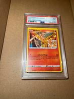 Moltres Brilliant Stars PSA 9, Hobby en Vrije tijd, Verzamelkaartspellen | Pokémon, Ophalen of Verzenden, Zo goed als nieuw, Losse kaart