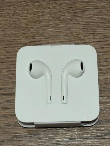 Apple earpods met lightning connector beschikbaar voor biedingen
