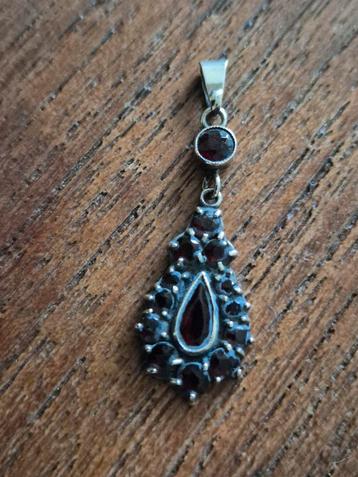 Zilveren art nouveau hanger met granaat 130 beschikbaar voor biedingen