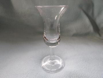 Vintage borrelglas op voet, misschien antiek? beschikbaar voor biedingen