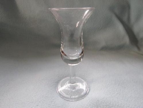 Vintage borrelglas op voet, misschien antiek?, Antiek en Kunst, Curiosa en Brocante, Ophalen of Verzenden