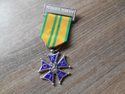 Vierdaagse medaille 5de keer, Verzamelen, Militaria | Algemeen, Landmacht, Lintje, Medaille of Wings, Nederland, Ophalen of Verzenden