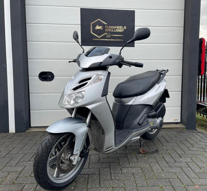 Aprilia Sportcity Cube 300 | Motorscooter Lees Beschrijving, Motoren, Motoren | Aprilia, Bedrijf, Scooter, 12 t/m 35 kW, 1 cilinder