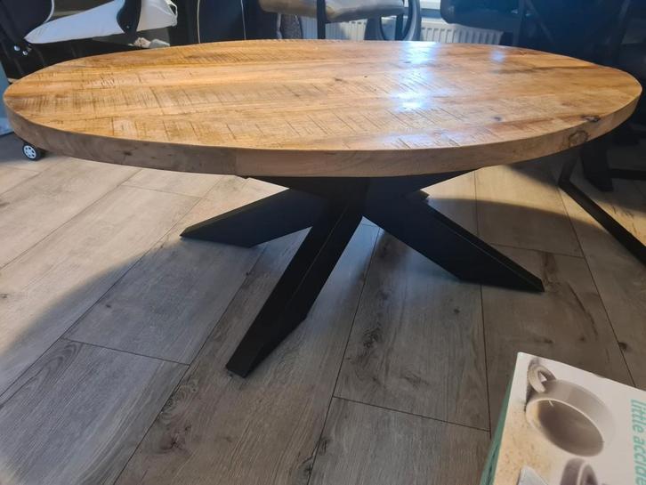 Mangohouten ovale salontafel met kruispoot, Huis en Inrichting, Tafels | Eettafels, Gebruikt, 50 tot 100 cm, 100 tot 150 cm, Ovaal