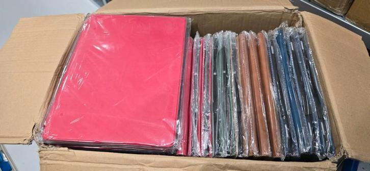 Restpartij Amazon en Microsoft tablethoezen – Pallet 700+, Computers en Software, Tablet-hoezen, Nieuw, Bescherming voor- en achterkant