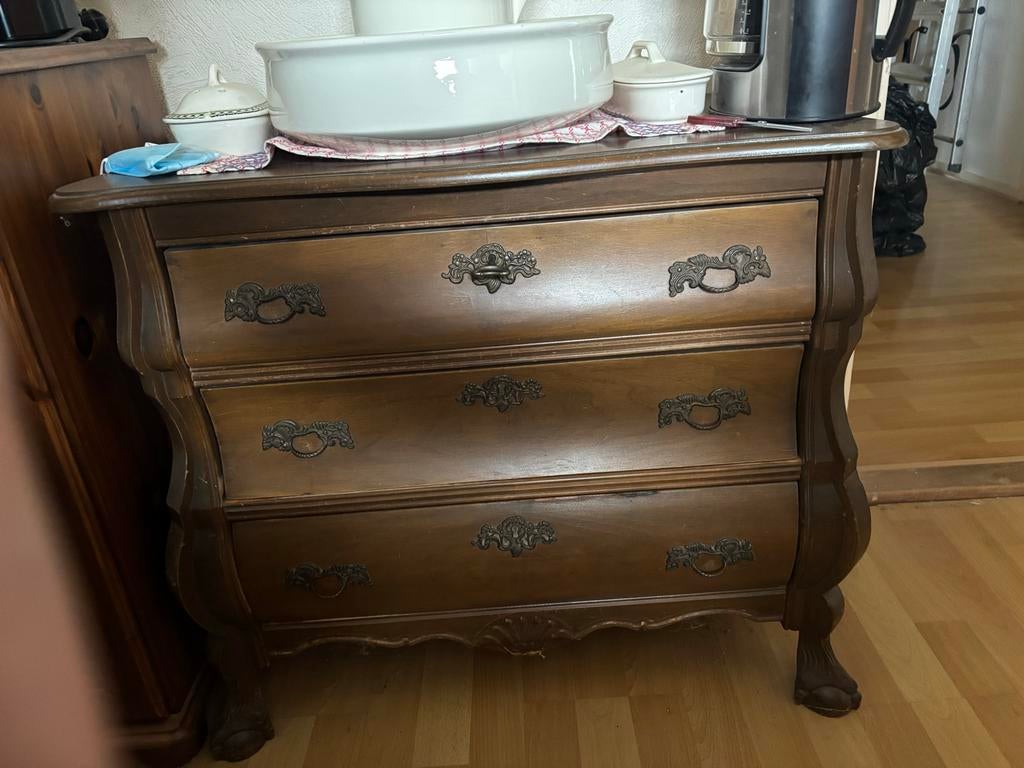 Diverse vintage meubels: nachtkastjes, commode, spiegelkast, Ophalen