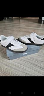 Nieuwe sneakers maat 34, Schoenen, Nieuw, Jongen, Vty