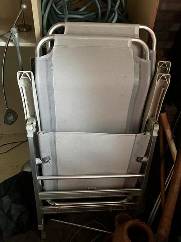 2 Tuinstoelen met Hoge Rugleuning beschikbaar voor biedingen