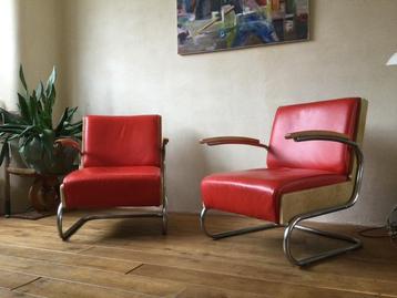 Heerlijke oude opnieuw gestofferde stoelen beschikbaar voor biedingen