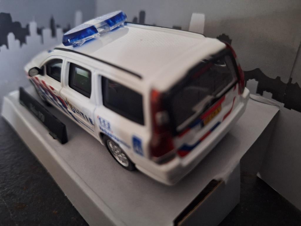 Volvo V70 Politie KPLD 2000 Schaal 1:43, Overige merken, Auto, Nieuw, Cararama