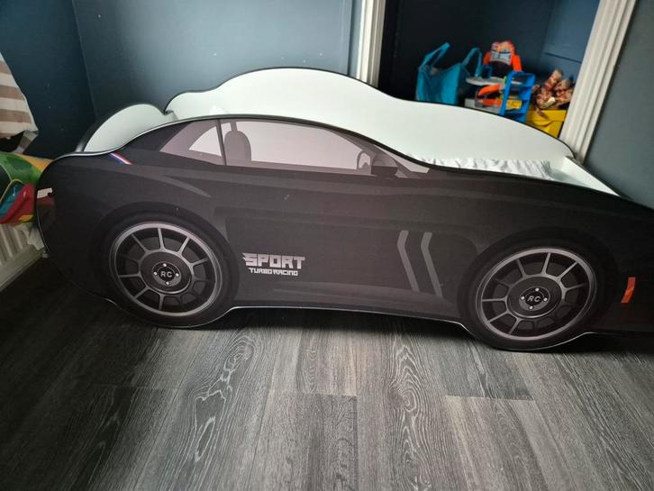 Kleuter Autobed incl. Matras, Kinderen en Baby's, Kinderkamer | Bedden, Gebruikt, Minder dan 140 cm, 70 tot 85 cm, Lattenbodem