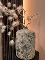 PTMD GROTE VAAS KRUIK GRIJS BETON NATUURSTEEN VEREN TAKKEN, Huis en Inrichting, Woonaccessoires | Vazen, Overige kleuren, Aardewerk of Porselein