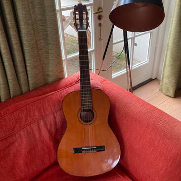 AKOESTISCHE GITAAR beschikbaar voor biedingen