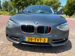 BMW 1-Serie (e87) 116I 100KW 5DR Aut8 2012 Grijs, Auto's, Origineel Nederlands, Te koop, Zilver of Grijs, 5 stoelen
