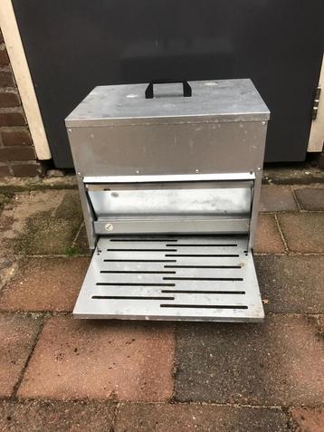 Kippenvoer automaat beschikbaar voor biedingen