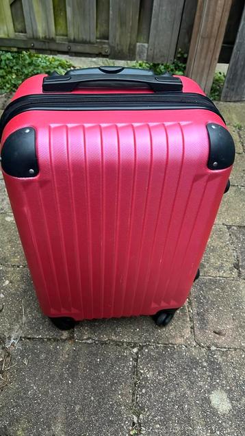 Roze koffer met codeslot, alleen zijkant aub naaien
