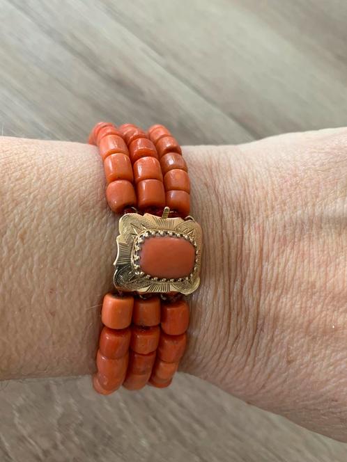 Antieke bloedkoralen armband 3 strengs 14K goud, Sieraden, Tassen en Uiterlijk, Antieke sieraden, Armband, Goud, Ophalen of Verzenden
