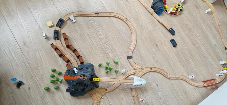 Houten treinbaan, Kinderen en Baby's, Speelgoed | Houten speelgoed, Zo goed als nieuw, Overige typen, Ophalen of Verzenden