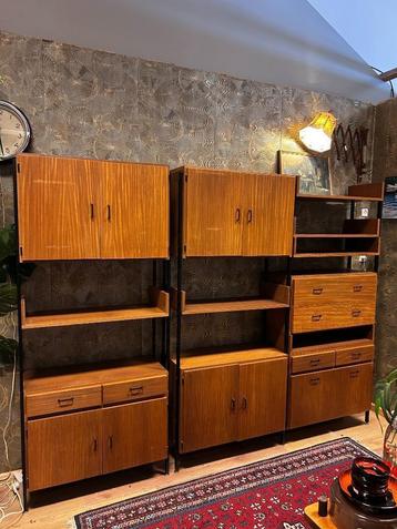 Vintage Mid Century Scandinavisch design 3-delig wandmeubel beschikbaar voor biedingen