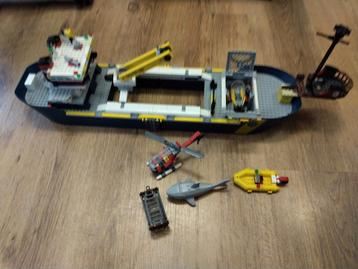 Lego Boot met Onderzeeër, Helikopter & Haaienkooi beschikbaar voor biedingen