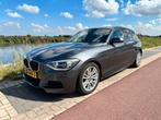 BMW 1-Serie 116i F20 5DR Nieuw apk M pakket Stoelverwarming, Auto's, 65 €/maand, Zwart, 4 cilinders, Alcantara