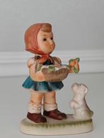 Hummeltje meisje met bloemen en hondje, Verzamelen, Beelden en Beeldjes, Ophalen of Verzenden, Zo goed als nieuw