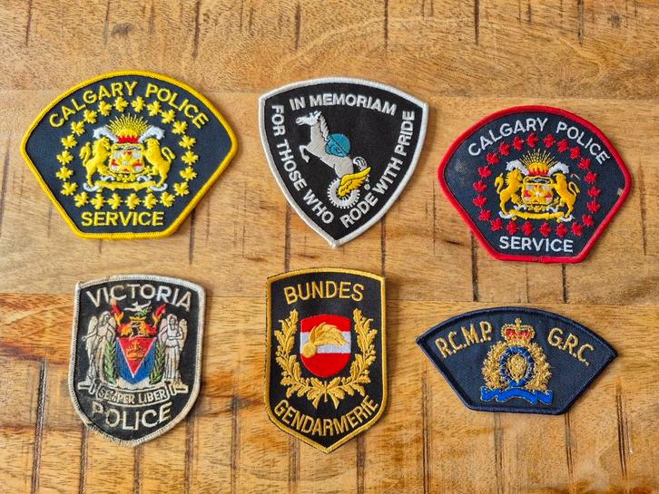 Buitenlandse politie emblemen, Verzamelen, Militaria | Algemeen, Overige soorten, Embleem of Badge, Overige gebieden, Ophalen of Verzenden