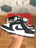 Nike Dunk Low “Panda” EU44, Kleding | Heren, Schoenen, Zwart, Nike, Nieuw, Ophalen of Verzenden
