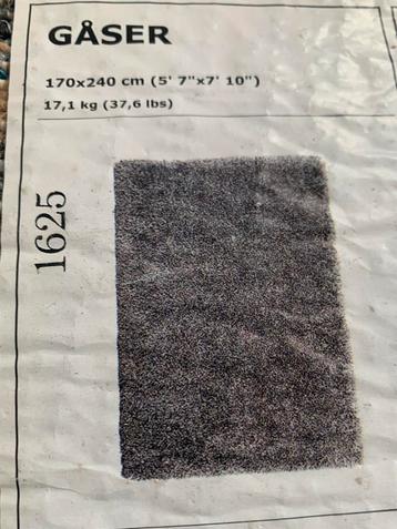 Hoog polig vloerkleed beschikbaar voor biedingen