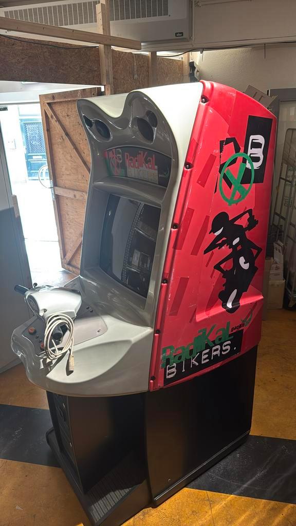 Arcade kast Radikal Bikers – originele Gaelco klassieker, Verzamelen, Automaten | Overige, Zo goed als nieuw, Ophalen