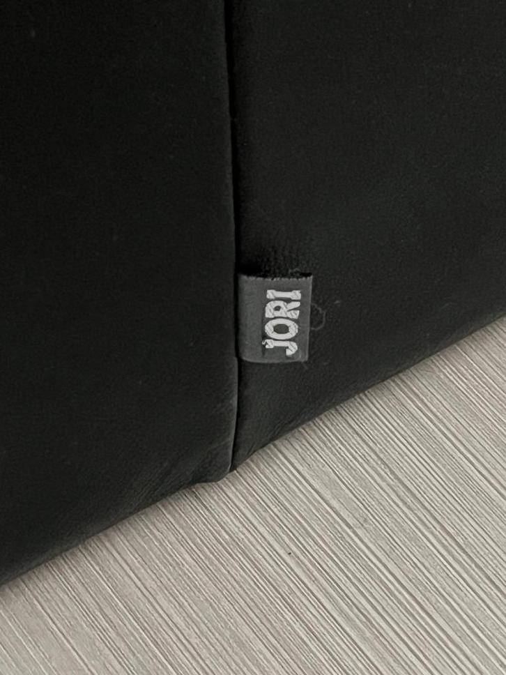 Moderne zwart leren bank van het merk Jori Linea, 2,5-zits, Huis en Inrichting, Banken | Bankstellen, Gebruikt, Rechte bank, Driepersoons