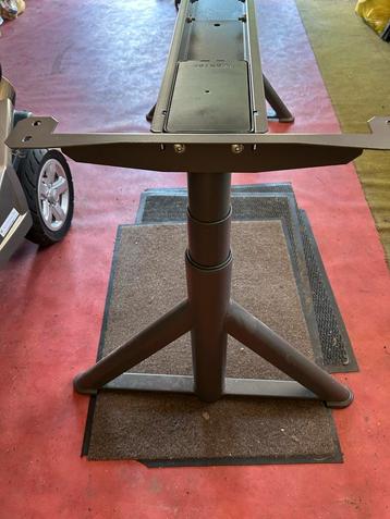 IKEA Bureau - In Hoogte Verstelbaar