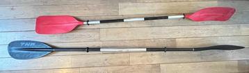 Twee peddels voor kano of kayak beschikbaar voor biedingen