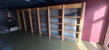 Vitrinekast (Wedgwood) beschikbaar voor biedingen