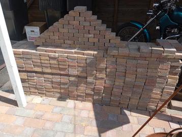 Steentjes 10x10x4 ongeveer 1100 stuks  beschikbaar voor biedingen