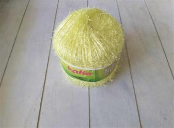 7 Bollen Fantasiegaren in Prachtige Limoenkleur van Katia beschikbaar voor biedingen