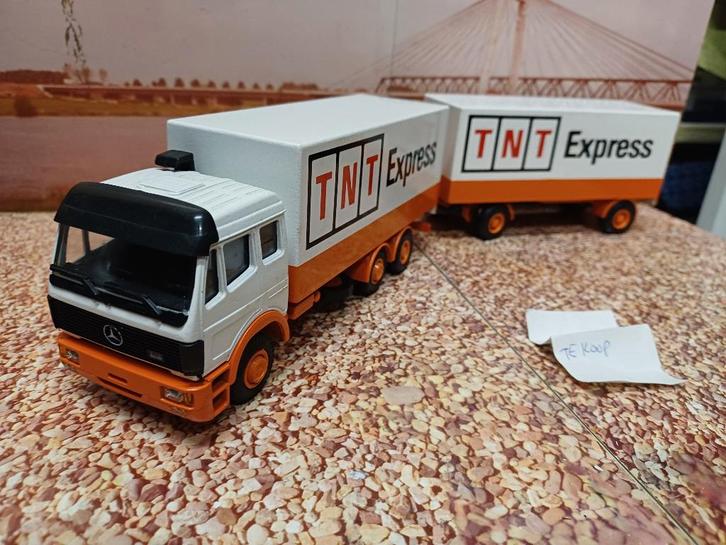 lioncar Mercedes sk TNT, Hobby en Vrije tijd, Modelauto's | 1:50, Zo goed als nieuw, Bus of Vrachtwagen, Lion Toys, Ophalen of Verzenden