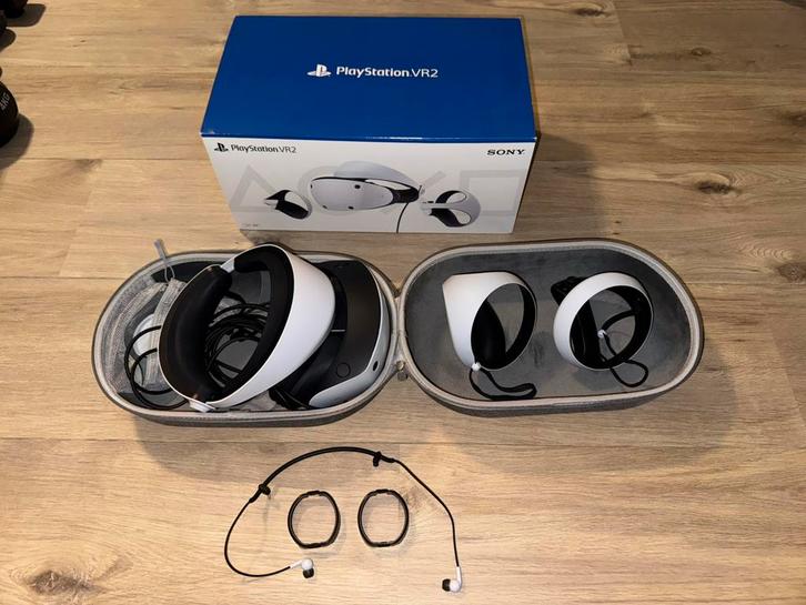 PSVR2 compleet + accessoires + 2 games – Topstaat, Spelcomputers en Games, Virtual Reality, Zo goed als nieuw, Sony PlayStation
