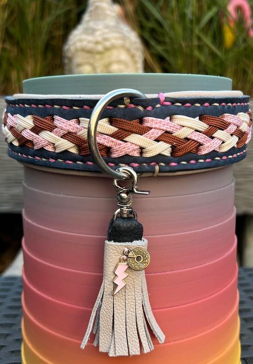 *SALE* Halsband donkerblauw leer roze deco beige nappa 34-42, Dieren en Toebehoren, Hondenhalsbanden en Penningen, Nieuw, Handgemaakt