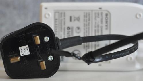 Sony Cycle Energy met oplader (UK pin), Audio, Tv en Foto, Opladers, Zo goed als nieuw, Ophalen