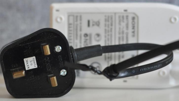 Sony Cycle Energy met oplader (UK pin), Audio, Tv en Foto, Opladers, Zo goed als nieuw, Ophalen
