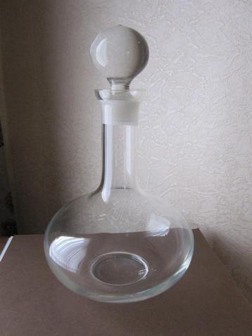 Mooie glas decanter voor wijn met stop  beschikbaar voor biedingen