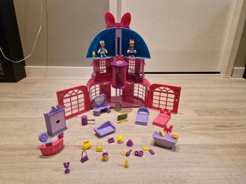 Minnie mouse poppenhuis met lift