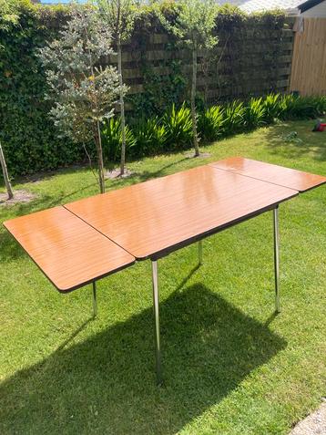 Vintage BRABANTIA eettafel, uitschuifbaar  beschikbaar voor biedingen