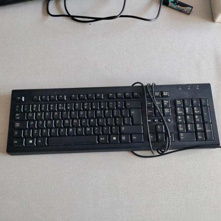 Toetsenbord,Compaq,6 plug,Logitech,Qwerty,zwart,HP, Computers en Software, Toetsenborden, Zo goed als nieuw, Ophalen of Verzenden