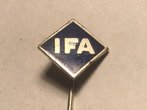 Emaille IFA VEB Vrachtwagenmerk Speld (Blauw/Metaalkleur)., Verzamelen, Speldjes, Pins en Buttons, Zo goed als nieuw, Speldje of Pin