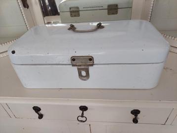 Emaille broodtrommel beschikbaar voor biedingen