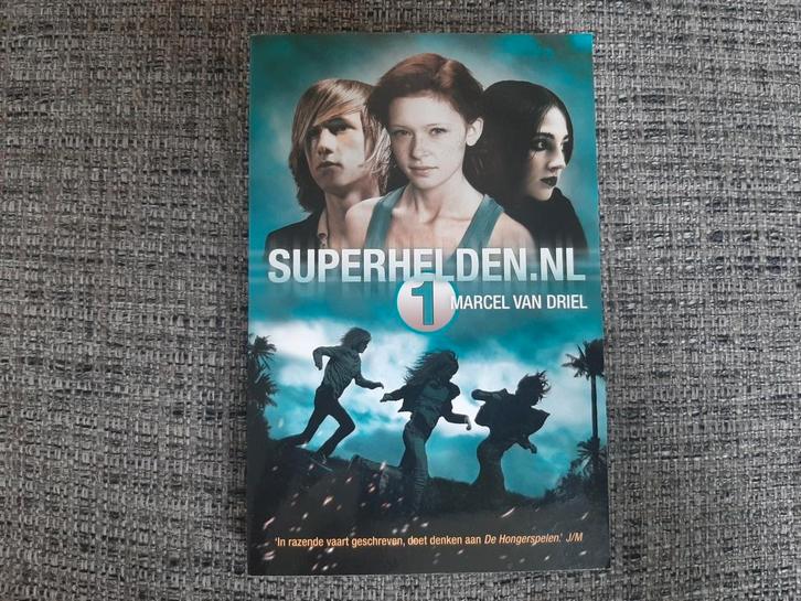 Superhelden deel 1 - Marcel van Driel, Boeken, Kinderboeken | Jeugd | 10 tot 12 jaar, Zo goed als nieuw, Ophalen of Verzenden
